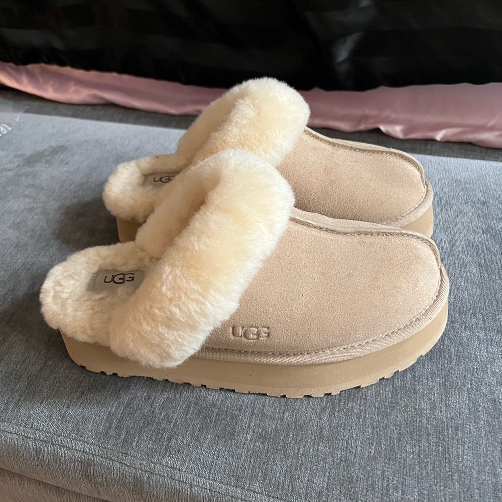 UGG Tan Shearling Lined Slippers USED